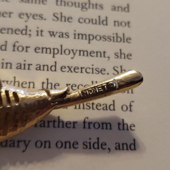 Vintage Monet Leaf Brooch - Picture 3 of 4